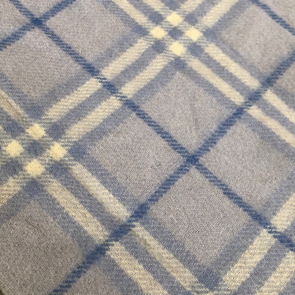 Burberry cashmere scarf - Picture 4 of 5